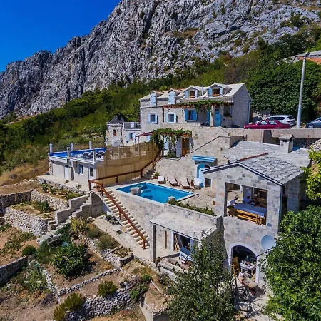 Lozica Dvori * Jesenice (Split-Dalmatia)